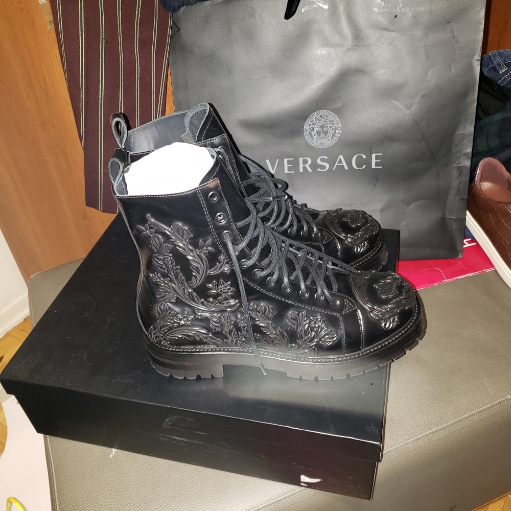 Versace appliqué floral ankle boots - Picture 8 of 11